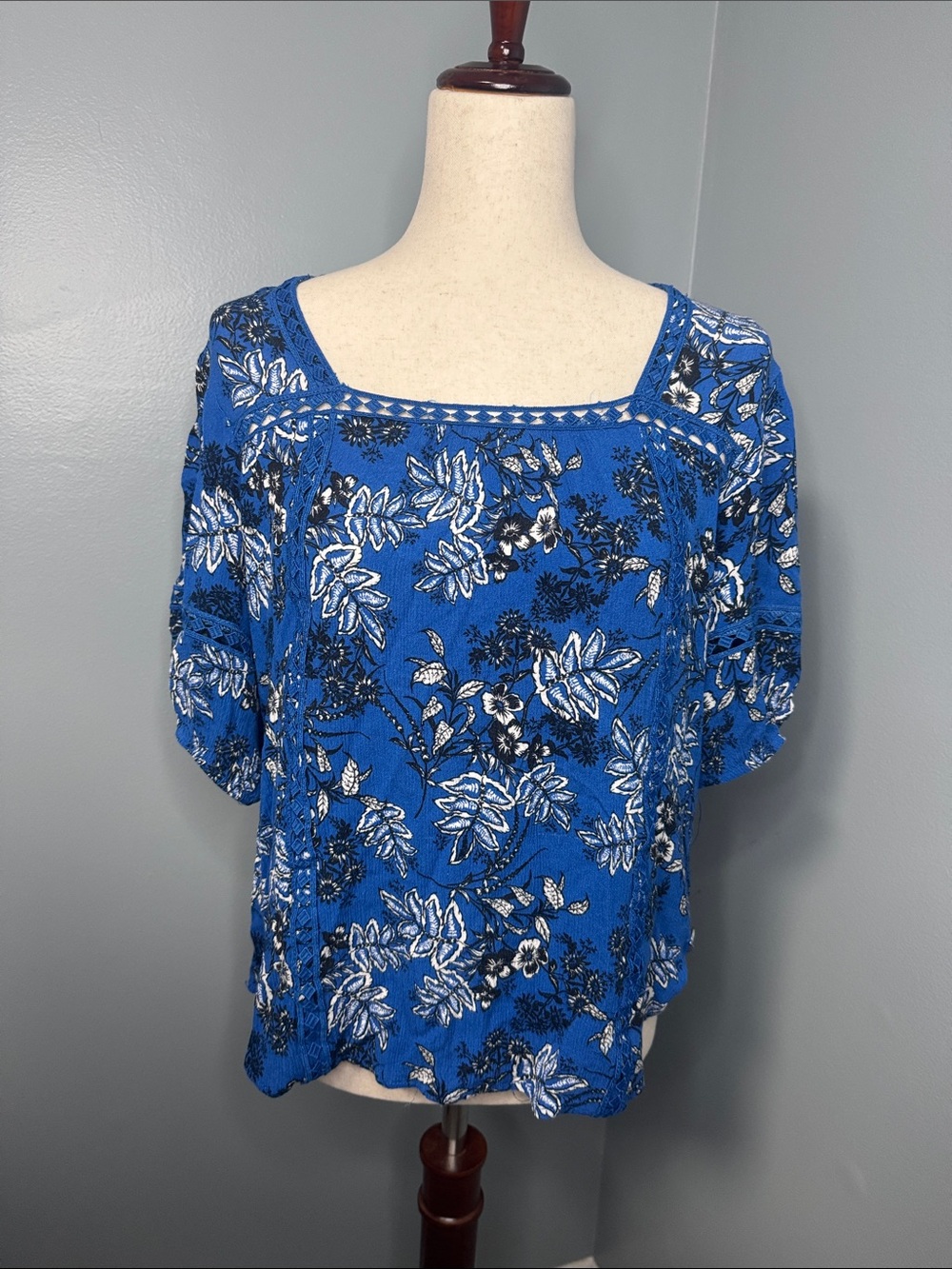 Adrienne Vittadini Women’s Blue Floral Square-Neck Blouse Sz L